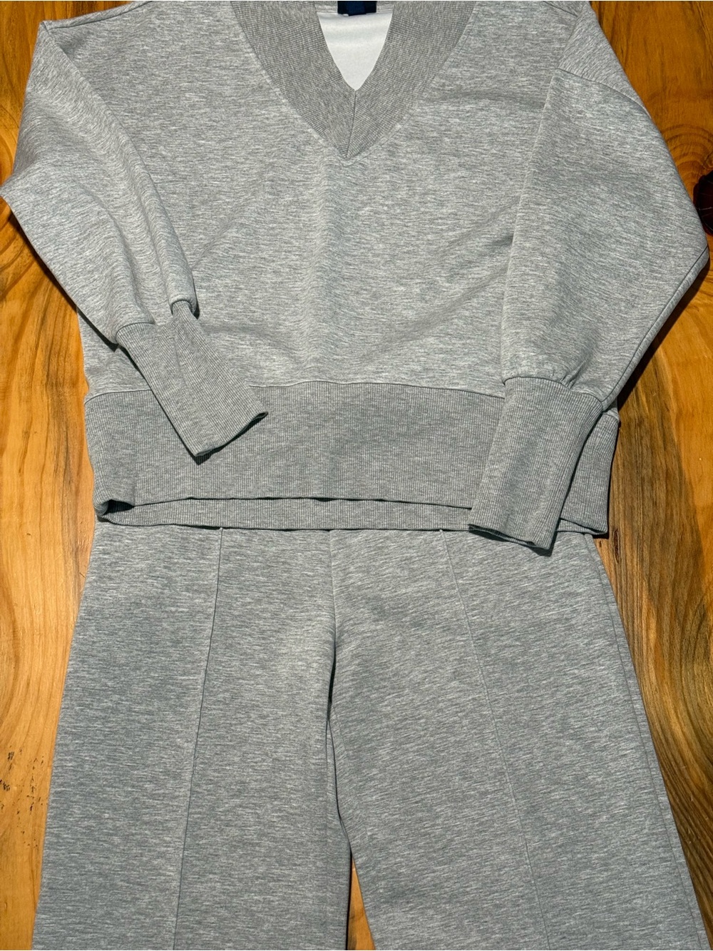 Scoop Women's Gray Track Jogger Set - Minimal V-Neck Top & Elastic Waist Pants - Picture 7 of 9